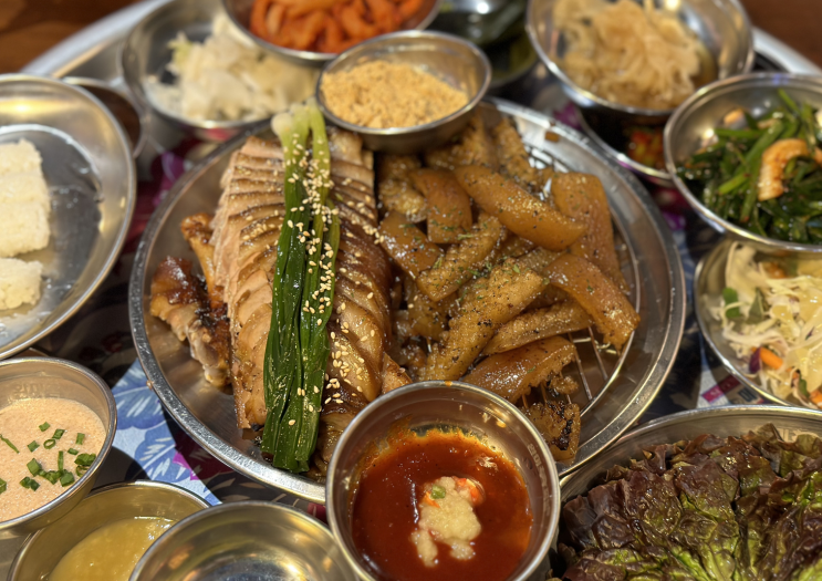  신논현 족발 홍석천이원일 족발 맛집 | 완미족발 논현본점