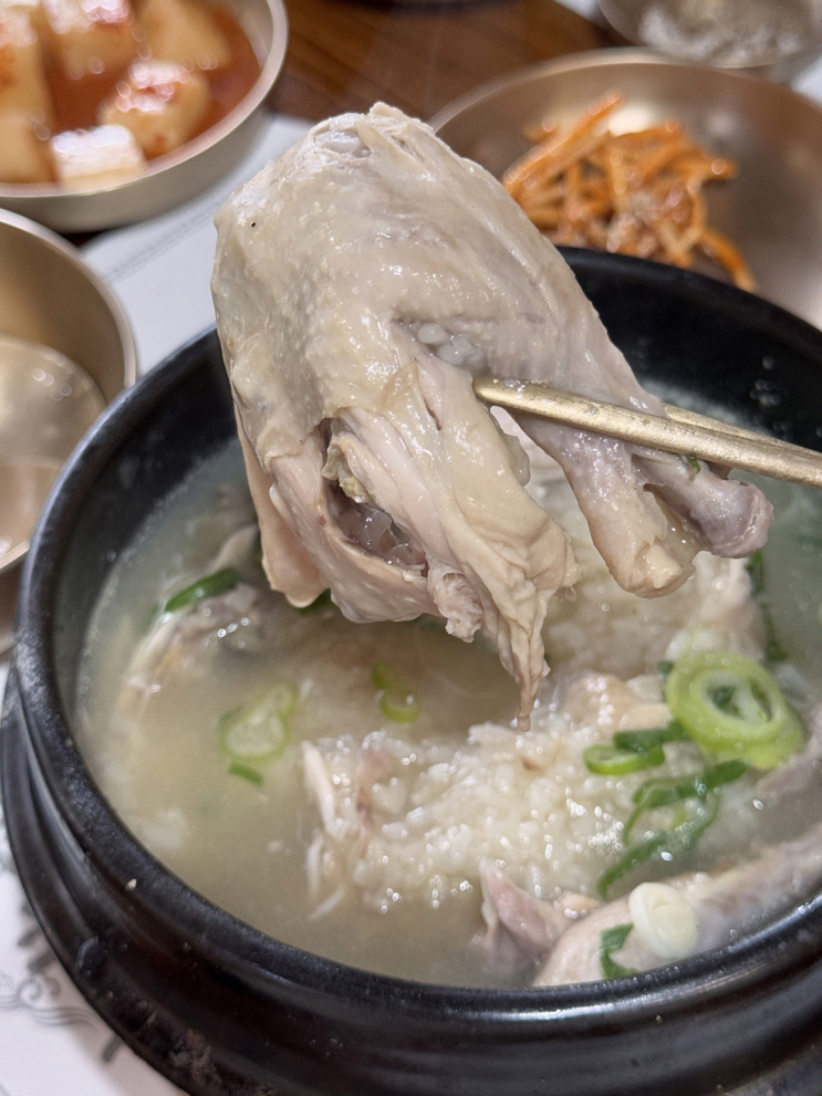  유화정삼계탕, 가족과 함께한 따뜻한 보양식과 친절 서비스