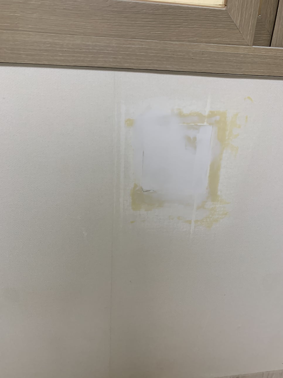 찢어진벽지 구멍난석고벽 복원하기 비용문의