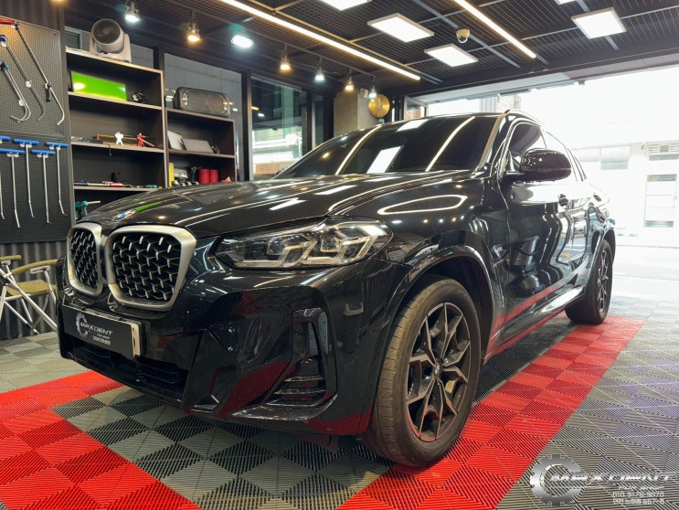  BMW X4 트렁크 찌그러짐 판금도색 자차보험으로 사고수리