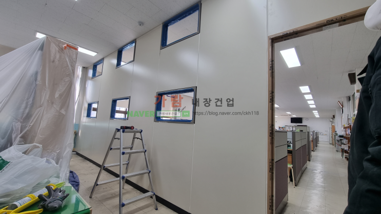  부산 소재 학교 SGP칸막이 베이지 100형 학교 경량칸막이 시공 현장