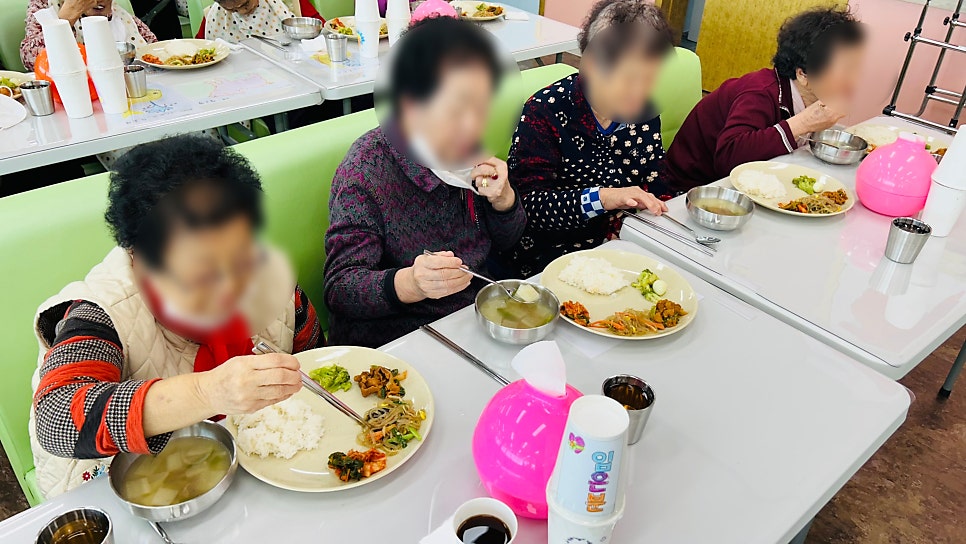 [보령시웅천주간보호센터] 행복한 생신잔치를 선물하는 금빛사랑주야간보호센터