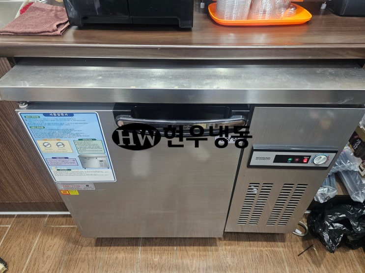 울산 업소용테이블냉장고 수리 안시원해서 팬모터 교체 우성기업 WS-090RT 울산 업소용테이블냉장고 수리 안시원해서 팬모터 교체 우성기업 WS-090RT