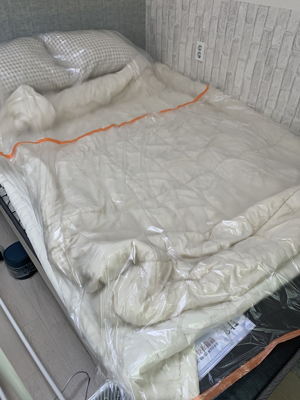 찢어진벽지 구멍난석고벽 복원하기 비용문의