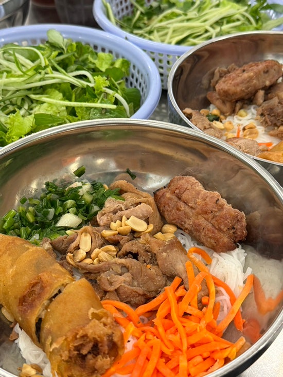  호치민맛집 | 로컬 맛집 분팃느엉 키우바오 Kieu Bao 리뷰