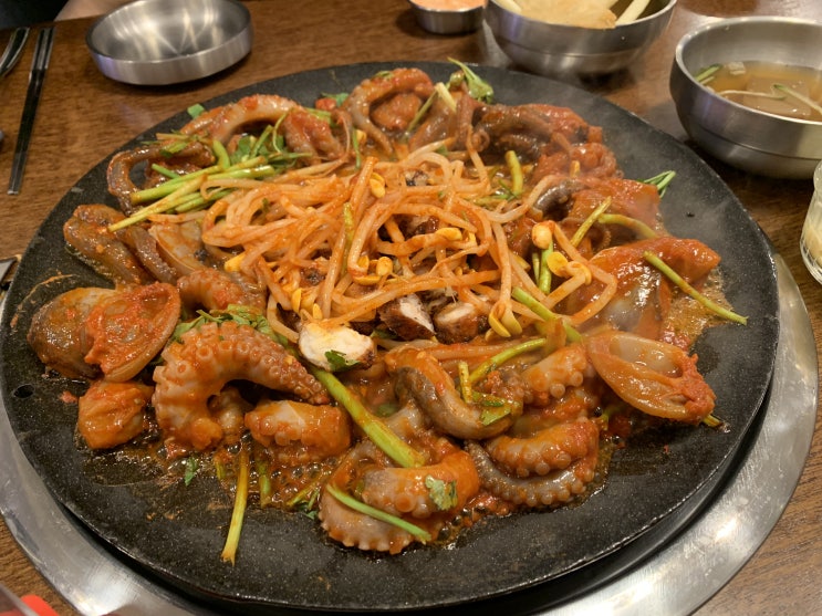  매콤한 안주에 술이 땡기는 날 생각나는 애막골 맛집 <쭈구미도사 애막골점>