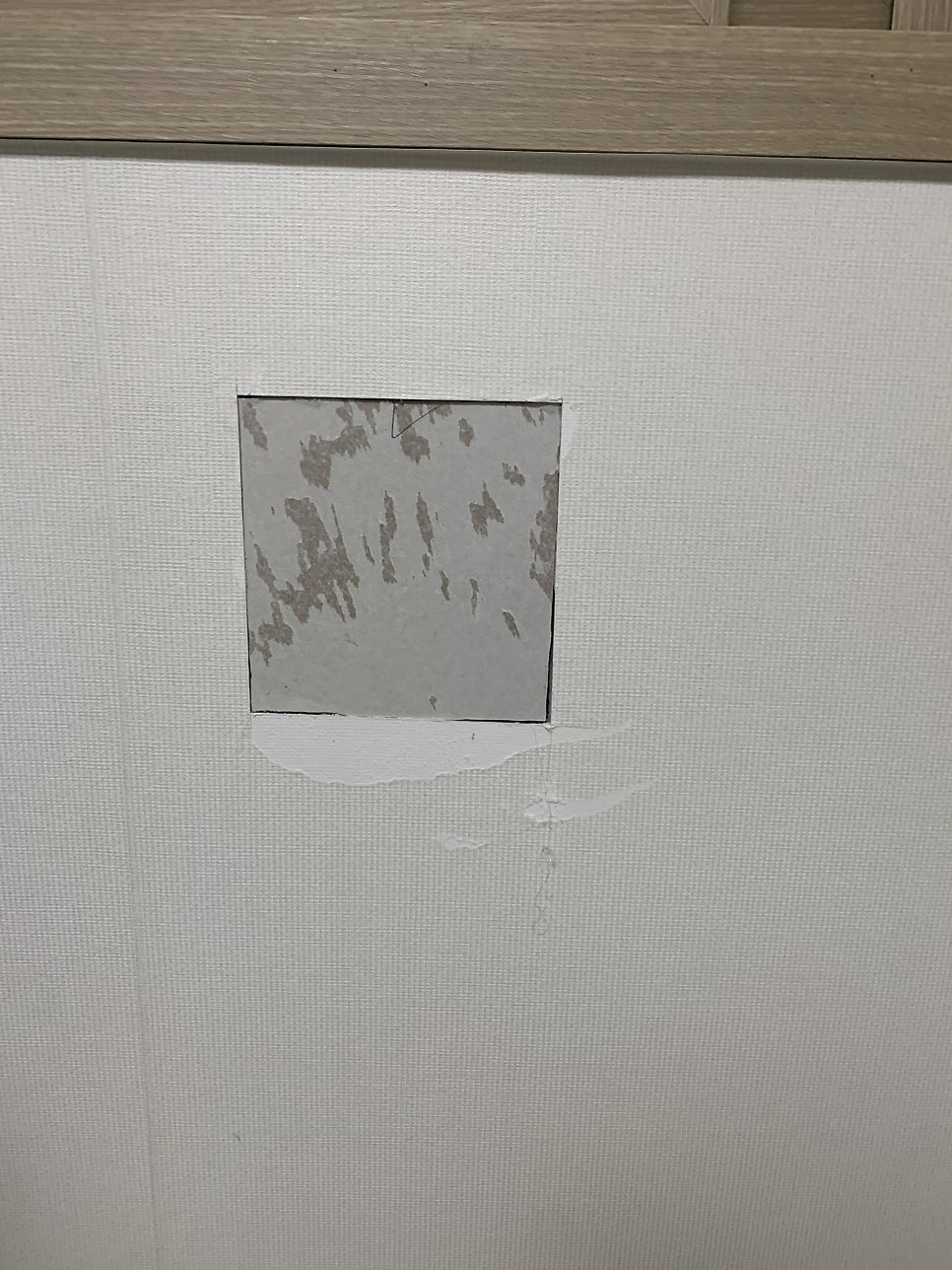 찢어진벽지 구멍난석고벽 복원하기 비용문의