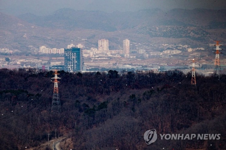 北, 남측이 세운 <b>개성공단</b> 전력공급용 <b>송전탑 전선</b> 끊어(종합)