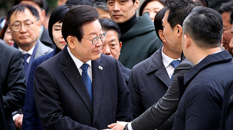 <b>이재명 무죄선고</b>, 정치테마 관련주 동신건설 에이텍 이스타코... 