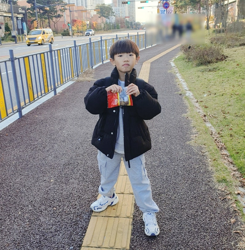 스파오 키즈 아우터 세일 기간 덕 다운 베이직 푸퍼 점퍼 블랙 사이즈 130 초 1 남아에 깔끔 딱....