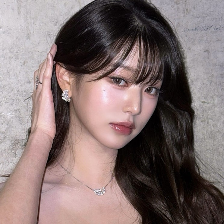  AI 여신 장원영 쇼파드 다이아 여자 연예인 목걸이 가격 얼마?
