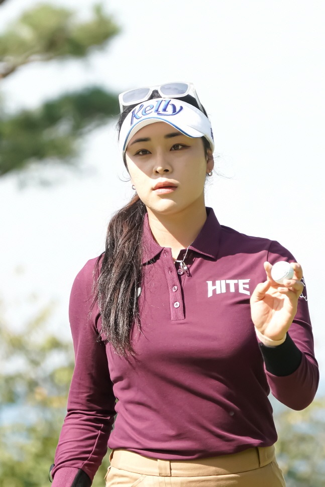 '크라우닝과 작별' <b>윤이나</b>, <b>KLPGA 3관왕</b>→세마스포츠마케팅과... 