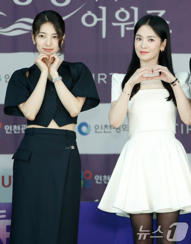 <b>나이</b>가 믿겨지지 않는 43세 <b>송혜교</b> 근황.jpg (지인들과 소소한... 