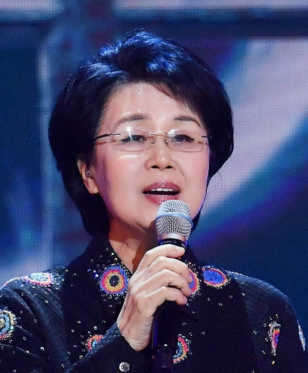 심수봉, 유명 유튜버 제작자 큰 아들과 방송 출연…이혼, 재혼으로 쉽지 않던 가족사