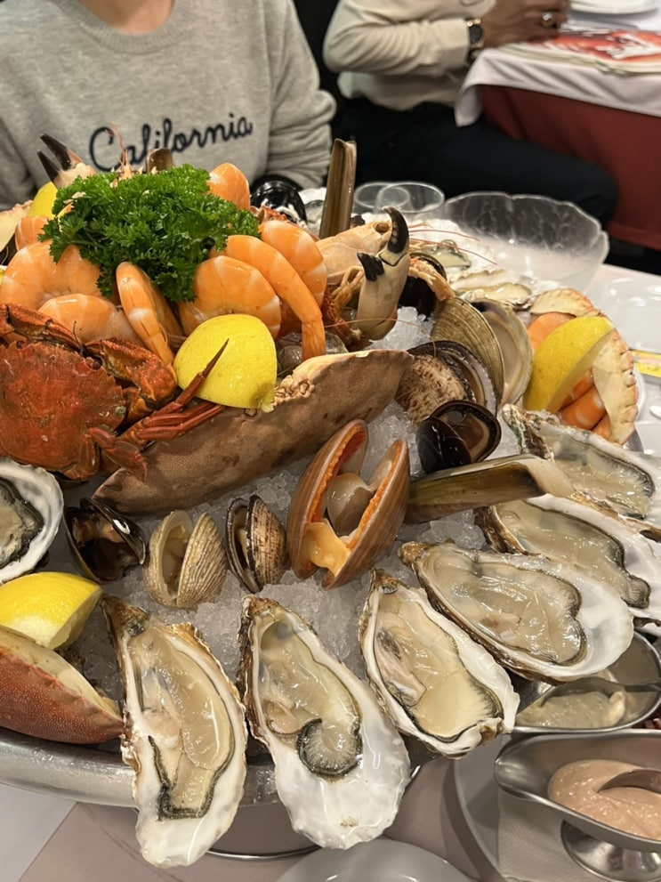  프랑스 파리 샹젤리제 거리 맛집 페드라알타 Pedra Alta 생굴 생조개 꽃게찜 새우찜 해산물 메뉴추천