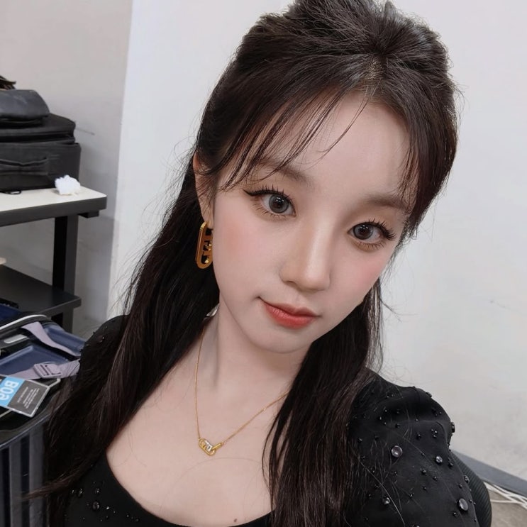  재계약 논의중 (여자)아이들 우기 펜디 귀걸이, 목걸이 총 가격은?