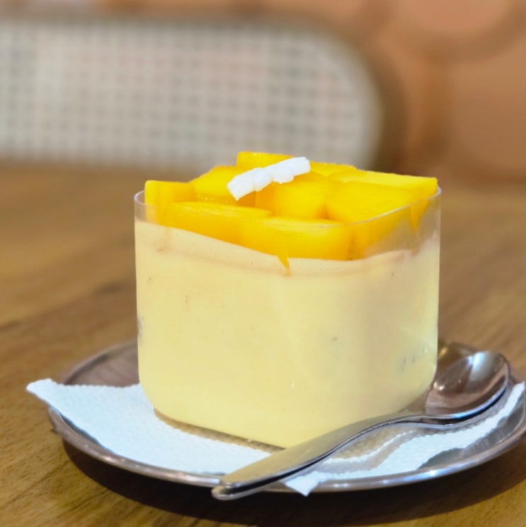  나트랑 시내 카페 : 디저트가 맛있는 만세커피 (망고케이크 코코넛커피 아이스티)