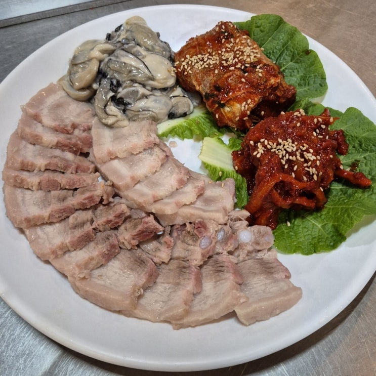  [부산 동래] 굴 제철 웨이팅 있는 부산 동래 생굴보쌈 맛집 '굴따러가세 본점'