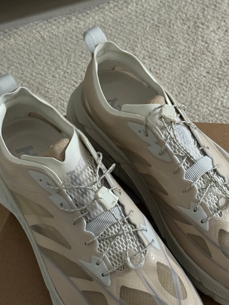 호카 X 새티스파이 마파테 스피드 4 라이트 본 280 사이즈 후기(Hoka X Satisfy Mafate Speed 4 Lite Bone)