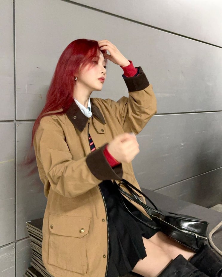  레드벨벳 조이 프레피룩 패션 코디, 던스트 왁시드 헌팅 자켓 정보