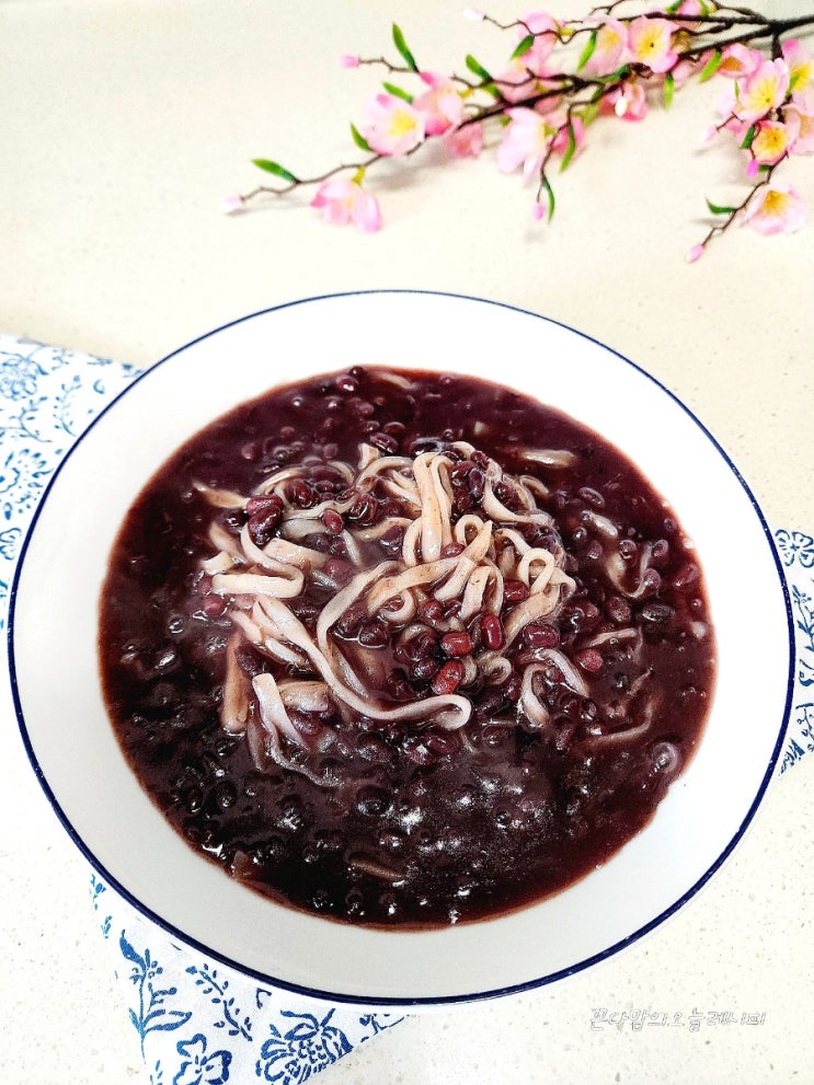  동짓날 먹기 좋은 팥 칼국수 끓이는 법