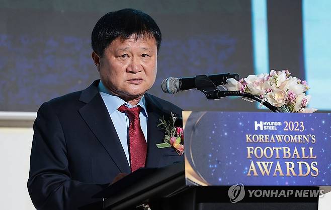 한국<b>여자축구연맹</b>은 난색, 애물단지 된 WK리그... 