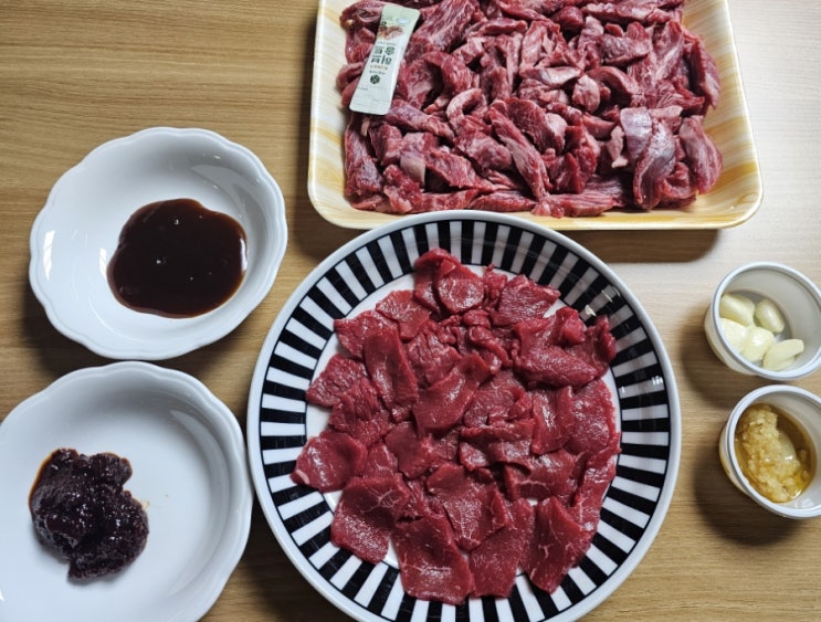  한우육사시미 뭉티키, 갈비살 풍성한 저녁