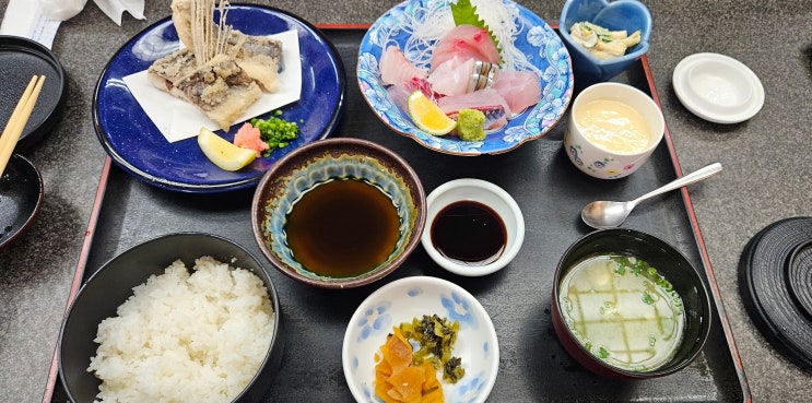  야쿠시마 미야노우라항 현지인 맛집 시오사이_사시미 정식, 날치튀김, 목꺾기고등어