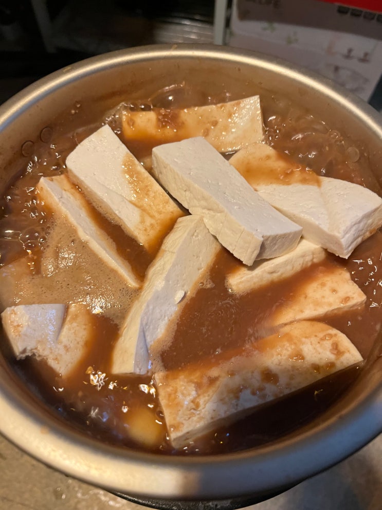  집밥 한 끼... 그거야 쉽죠. 맛있는 두부만 있다면 두 끼도 가능.
