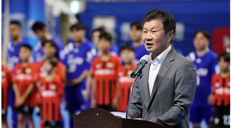 나선다'...<b>정몽규</b>, 축구협회장 <b>4선</b> 연임 도전 <b>허정무</b>와 격돌... 