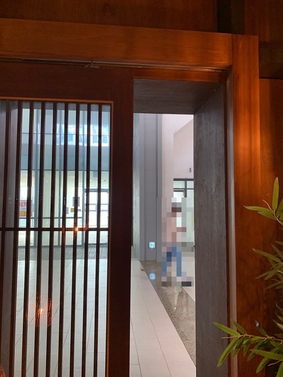 매장입구 슬라이딩도어 안움직이는문 수리 댐퍼교체