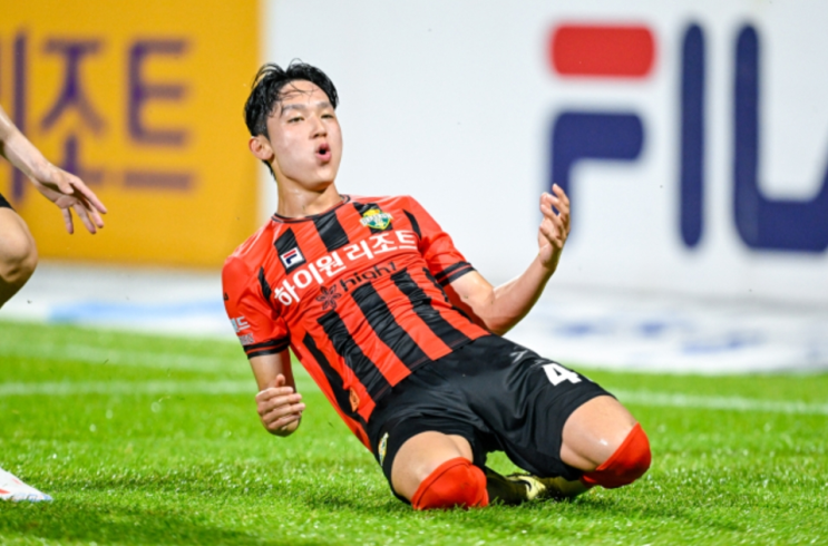 토트넘 입성 앞둔 양민혁, FIFA 연구소 선정 세계 유망주 9위! 프리미어리그 데뷔 임박 토트넘 입성 앞둔 양민혁, FIFA 연구소 선정 세계 유망주 9위! 프리미어리그 데뷔 임박