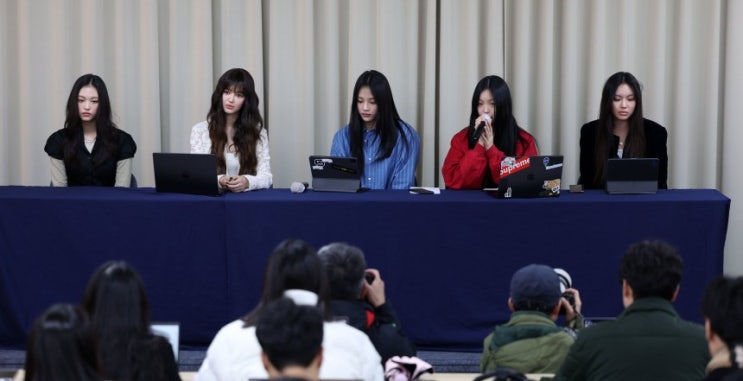 <b>뉴진스</b>(NewJeans), <b>어도어</b>(ADOR)... <b>어도어</b>가 <b>계약 위반</b>한... 