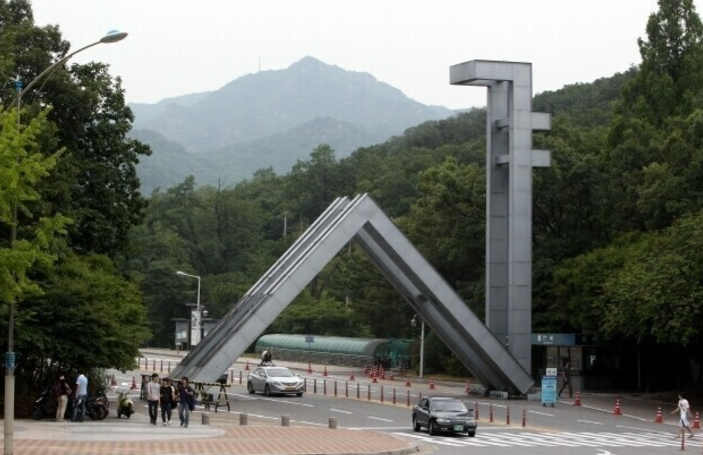 윤 대통령 모교 <b>서울대 교수</b>들도 “퇴진하라” <b>시국선언</b> 합류