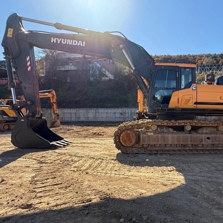 현대 HX520LC 2021년식 2억원 판매합니다. 현대 HX520LC 2021년식 2억원 판매합니다.