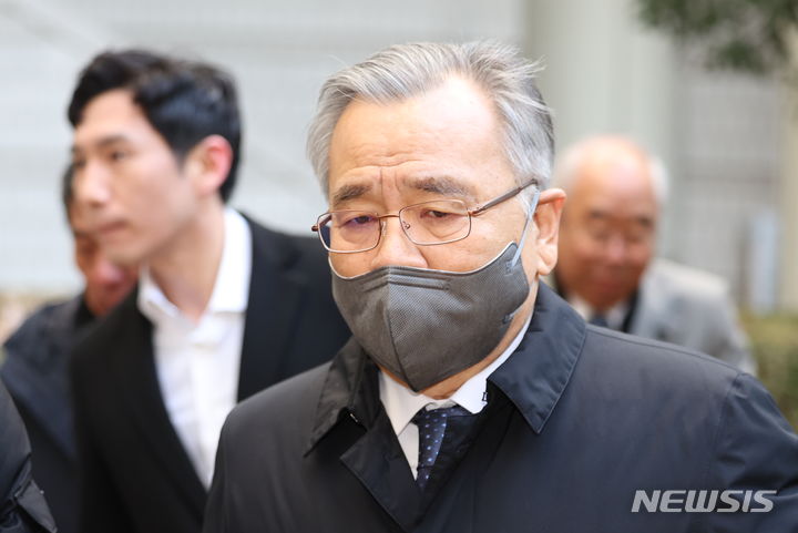 2월(종합2보)檢 "'대장동 <b>불법 정치자금</b>' <b>김용</b>, <b>징역</b> 12년" 구형