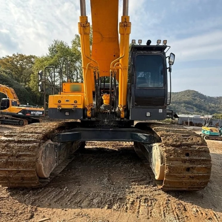 현대 R8000LC7A 2015년식 2억원 판매합니다. 현대 R8000LC7A 2015년식 2억원 판매합니다.