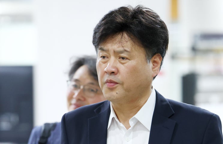 (뉴스인)검찰, '<b>불법 정치자금</b> 수수' <b>김용</b> 2심도 <b>징역</b> 12년 구형