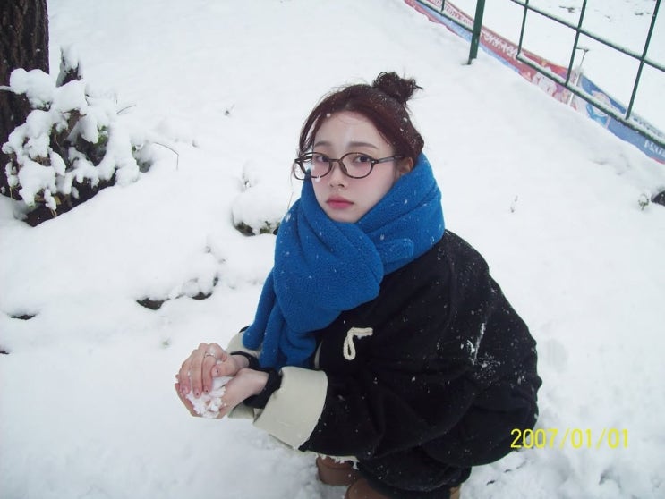  에스파 카리나 첫눈 겨울 목도리 코디, 카테고리9 플리스 머플러 추천!
