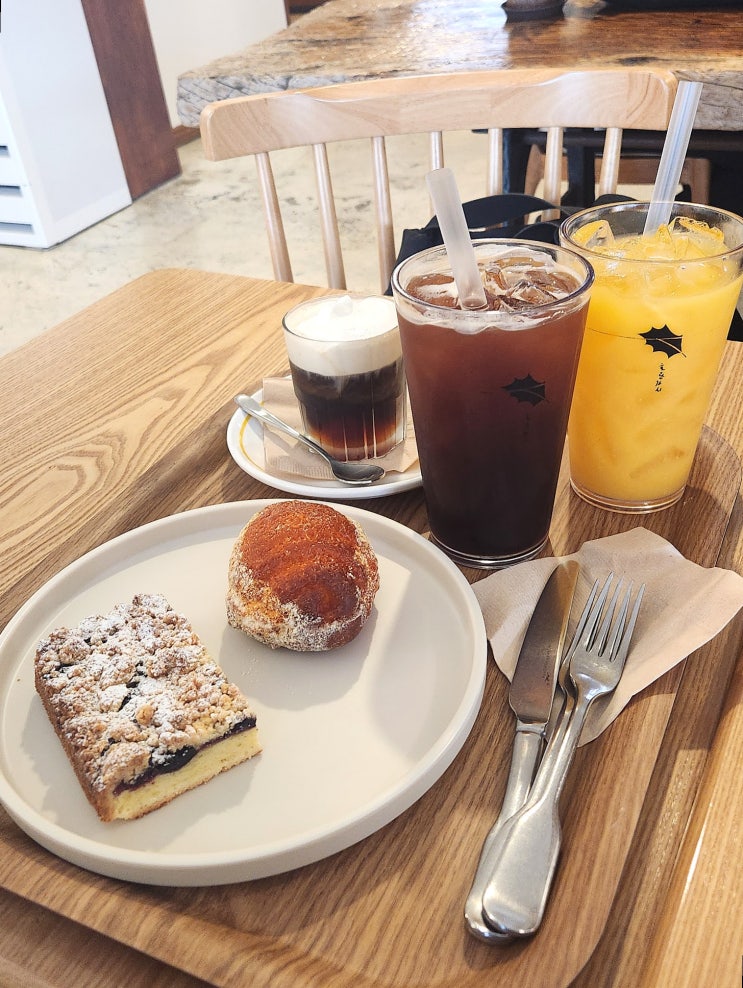 황치즈 소금빵이 맛난 강남대형카페