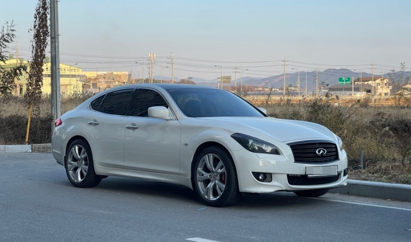 중고차로 사기에 가성비 좋은 인피니티 M30d (Q70 디젤) 안정적인 성능 업그레이드를 위한 ECU ....