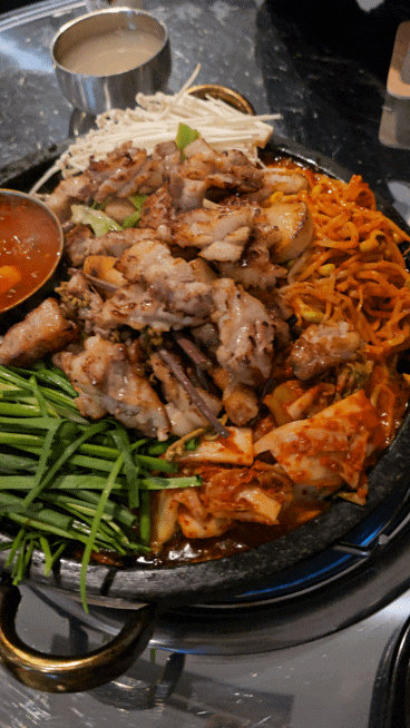  대구 두류역 맛집 백금돈 오픈한 지 얼마 안 된 서구 고기집