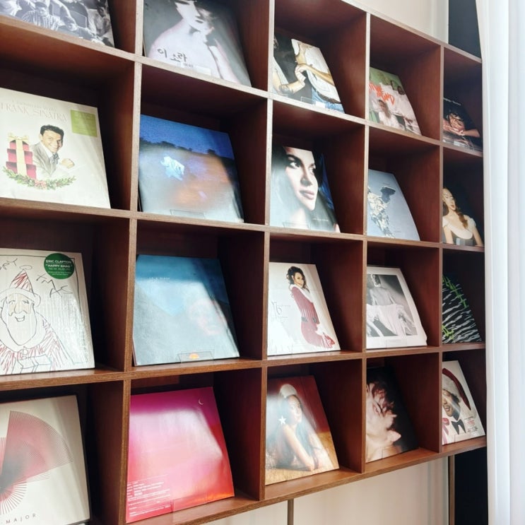  하우스 오브 바이닐 연희, 분위기 좋은 LP 감성 대형카페