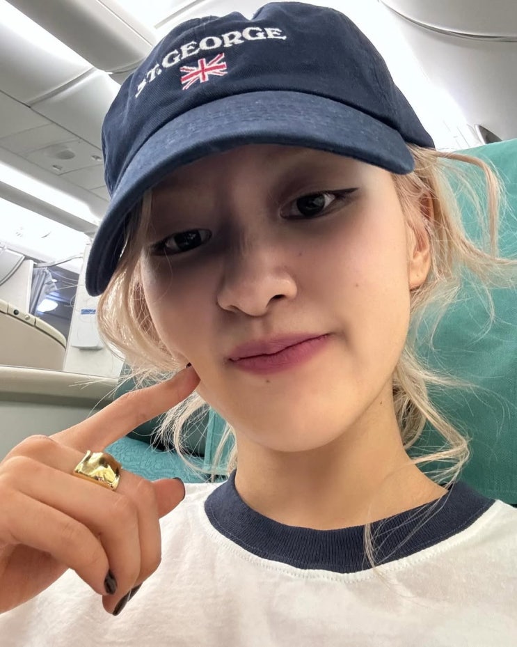  매혹적인 볼드한 골드 컬러로 여성들의 워너비 명품 쥬얼리 브랜드로 추천되는 티파니 앤코 반지 ft. 로제