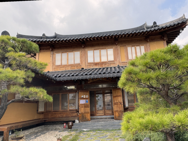  부모님 모시고 유화정삼계탕, 한옥 인테리어와 건강한 삼계탕의 조화