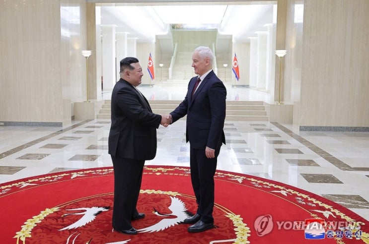 김정은, 러 국방 접견…"北정부·군대, 러 영토완정정책 지지" 김정은, 러 국방 접견…"北정부·군대, 러 영토완정정책 지지"