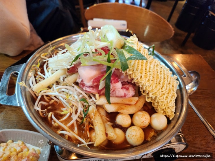  안주가 맛있는 사당역포차 사당역점 차돌국물떡볶이