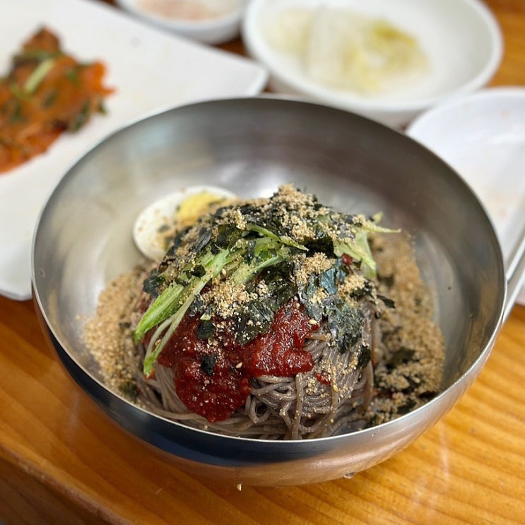  원주 막국수는 처음이라 원주 명륜동 맛집 향교막국수 3인 비빔 막국수 편육 소 메밀장떡 먹어본 리뷰.