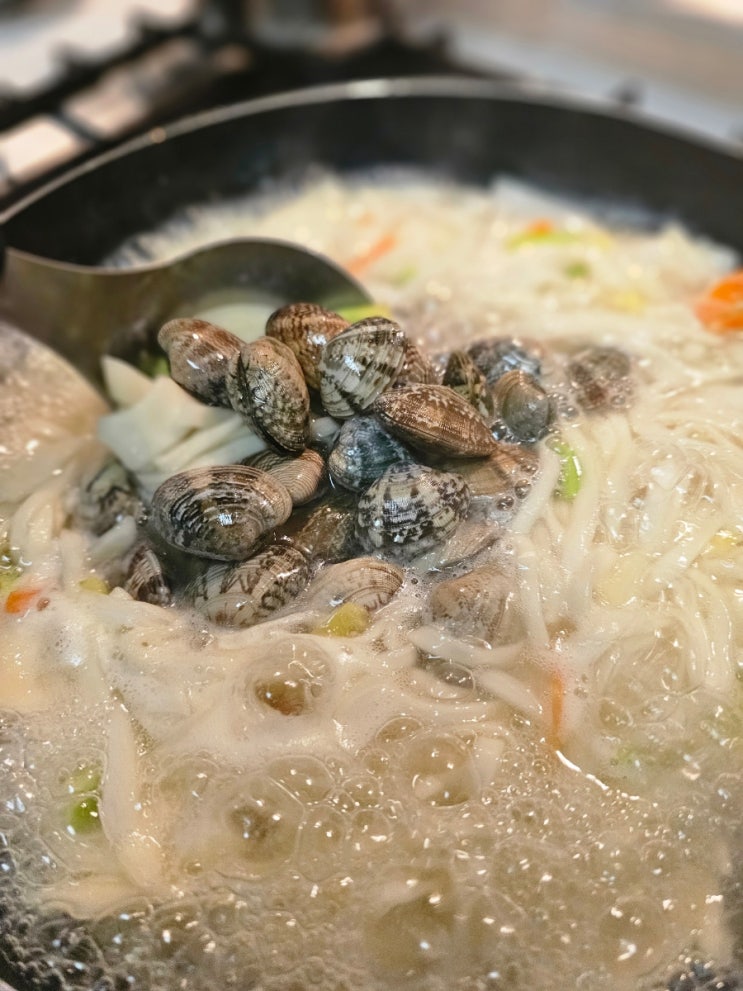  수제비 만들다 칼제비로 변경