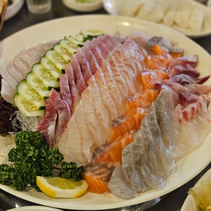  울산 삼산 웨이팅 있는 모둠 회 맛집 수산시장 해물라면은 필수